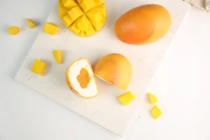 Cedric Grolet tarzı limon, çilek ve mango görünümlü modern pasta tasarımları