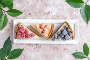 Farklı çeşitlerde hazırlanan frozen cake ürünleri